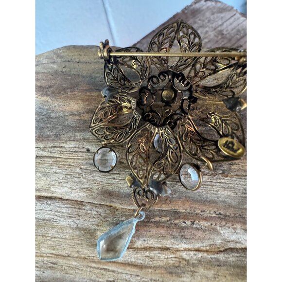 Vintage Hobe Gold-Tone Filigree Floral Brooch With Dangling Clear Glass Accents - Picture 5 of 6